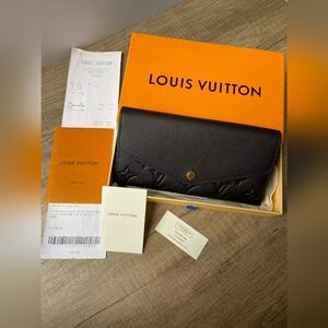 Louis Vuitton Sarah Wallet Black